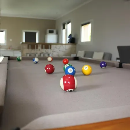 Complète Neuve, Piscine Privée Et Billard Villa Revel-Tourdan