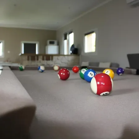 Complète Neuve, Piscine Privée Et Billard Revel-Tourdan