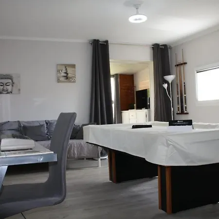 Villa Complète Neuve, Piscine Privée Et Billard